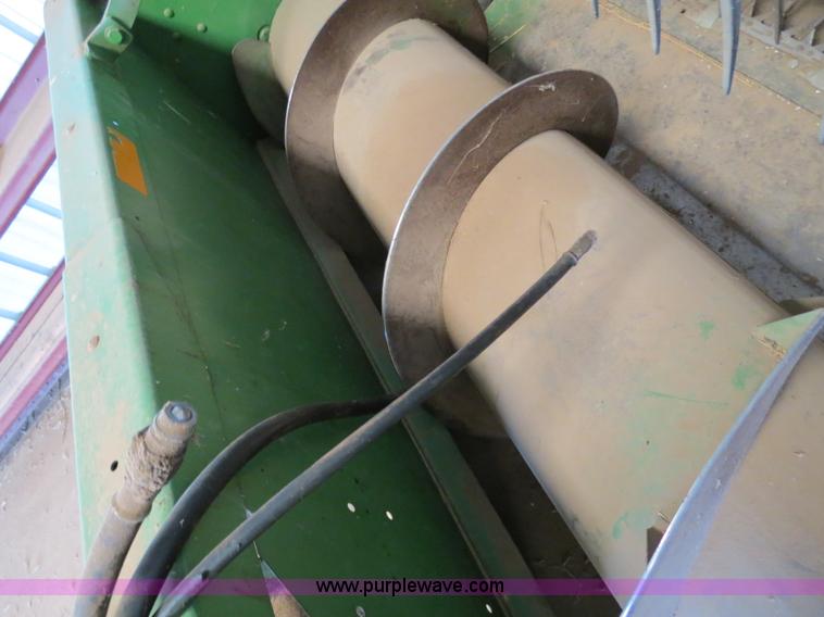 image for item S9619 John Deere 216 16' grain platform header