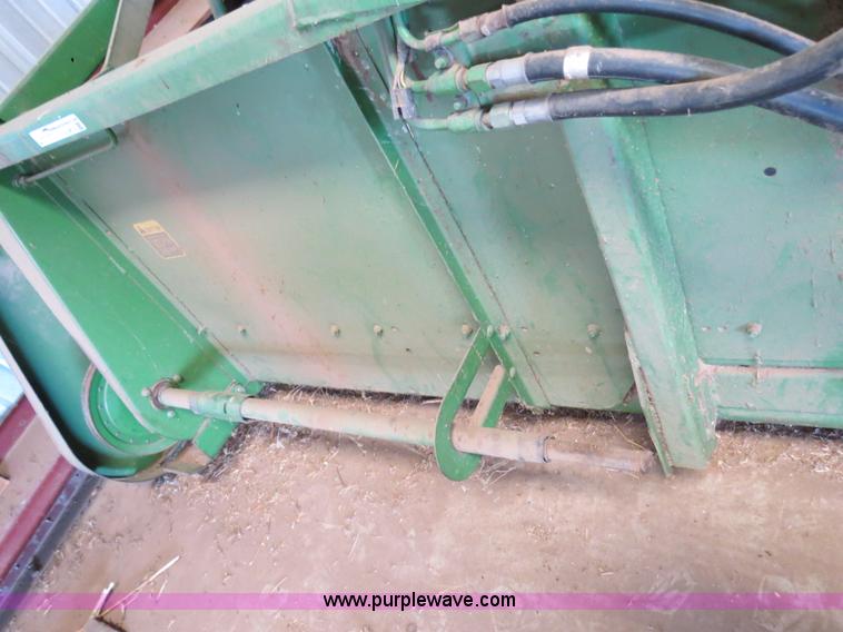 image for item S9619 John Deere 216 16' grain platform header