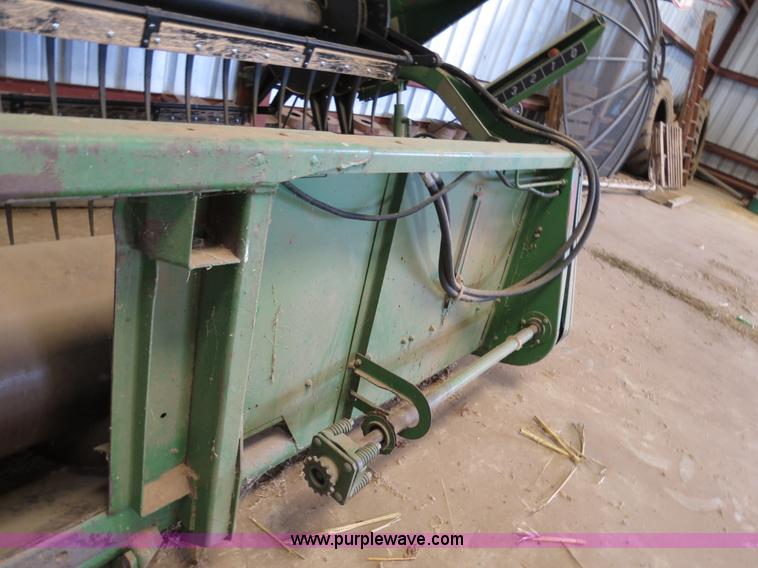 image for item S9619 John Deere 216 16' grain platform header