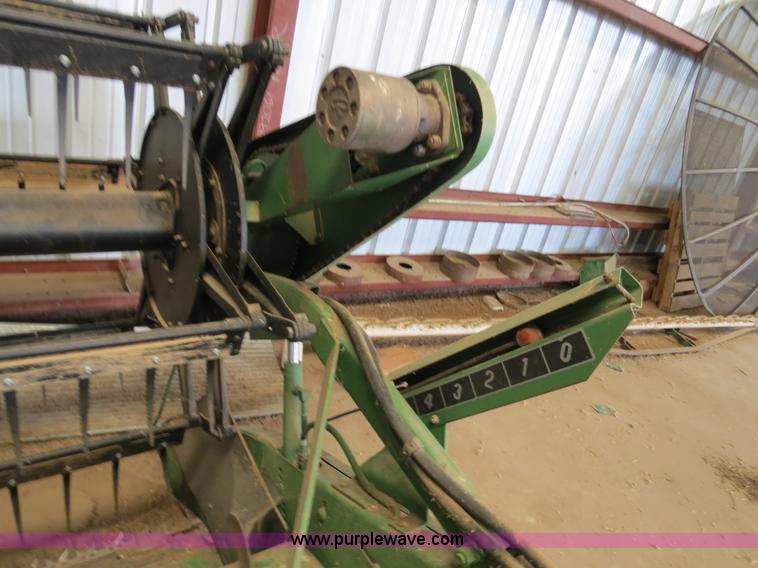 image for item S9619 John Deere 216 16' grain platform header