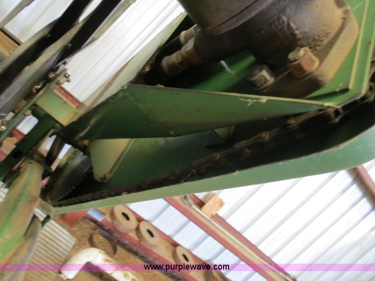 image for item S9619 John Deere 216 16' grain platform header