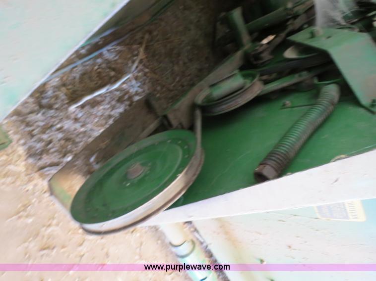 image for item S9619 John Deere 216 16' grain platform header