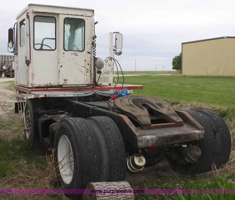 image for item A2183 1989 Ottawa 30 yard tractor truck