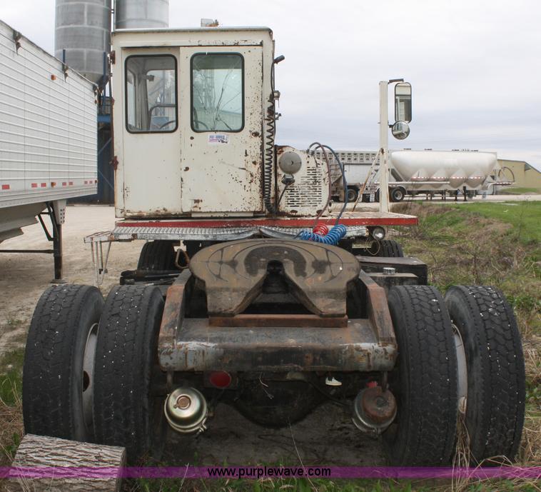 image for item A2183 1989 Ottawa 30 yard tractor truck