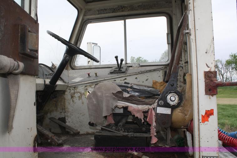 image for item A2183 1989 Ottawa 30 yard tractor truck