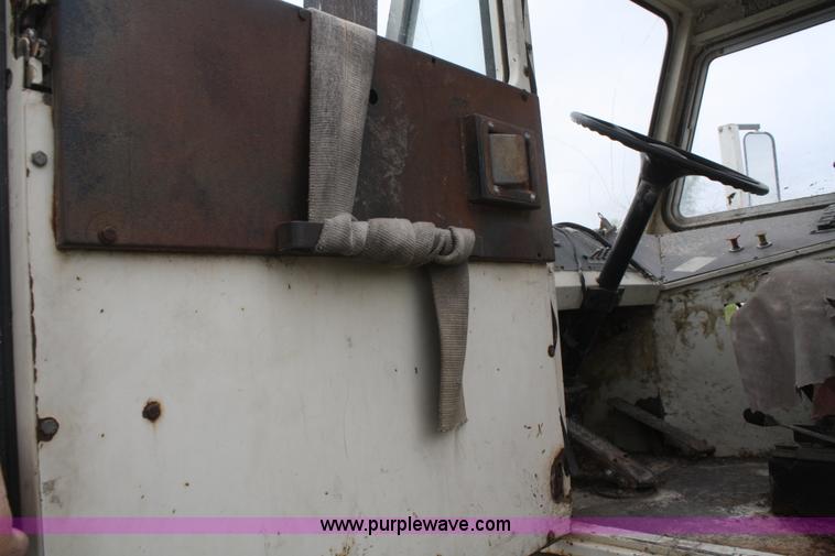 image for item A2183 1989 Ottawa 30 yard tractor truck