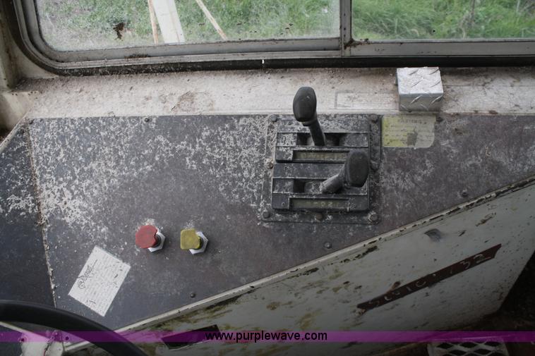 image for item A2183 1989 Ottawa 30 yard tractor truck