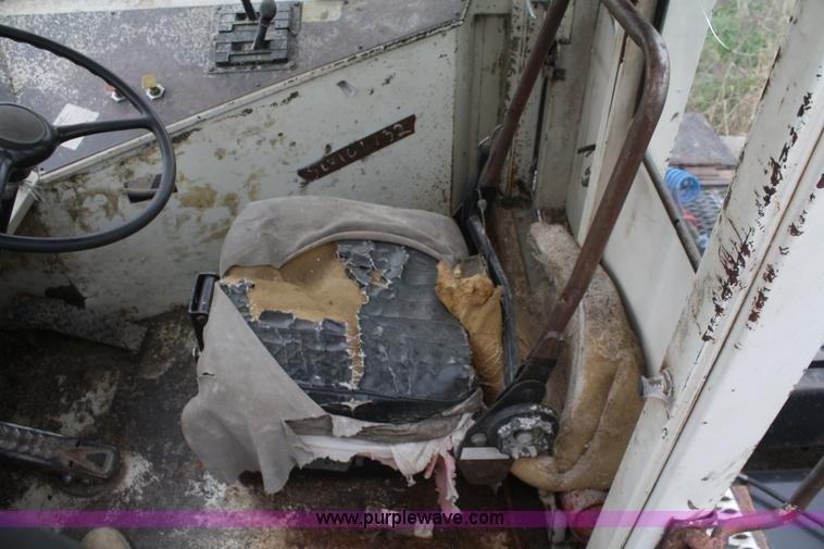 image for item A2183 1989 Ottawa 30 yard tractor truck