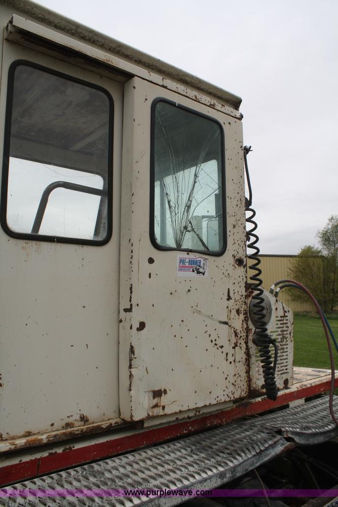 image for item A2183 1989 Ottawa 30 yard tractor truck