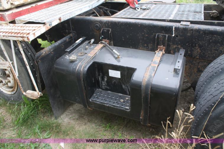 image for item A2183 1989 Ottawa 30 yard tractor truck