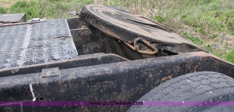 image for item A2183 1989 Ottawa 30 yard tractor truck