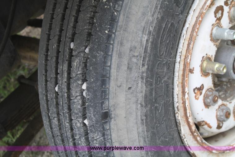 image for item A2183 1989 Ottawa 30 yard tractor truck