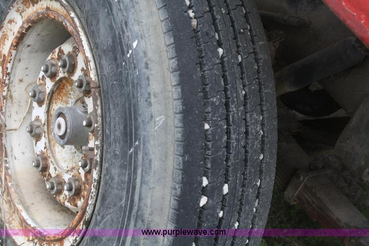 image for item A2183 1989 Ottawa 30 yard tractor truck