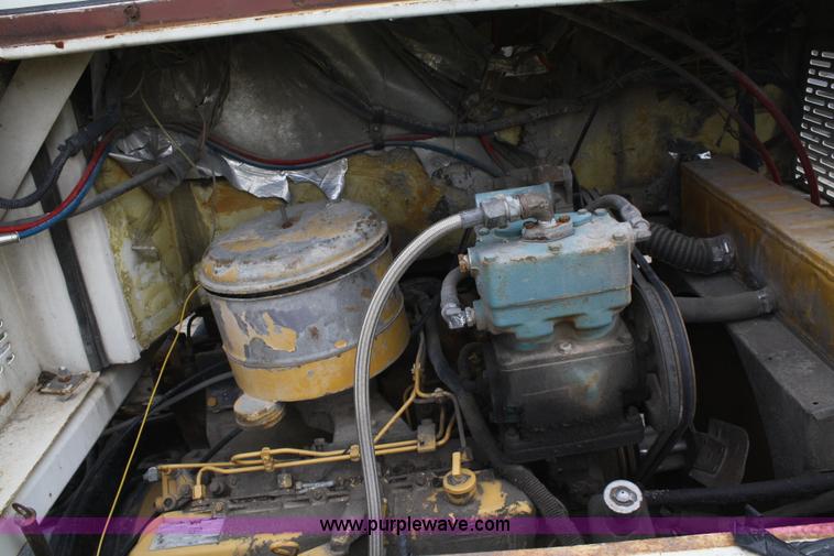 image for item A2183 1989 Ottawa 30 yard tractor truck