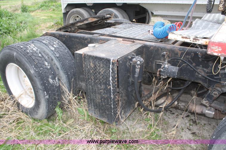 image for item A2183 1989 Ottawa 30 yard tractor truck