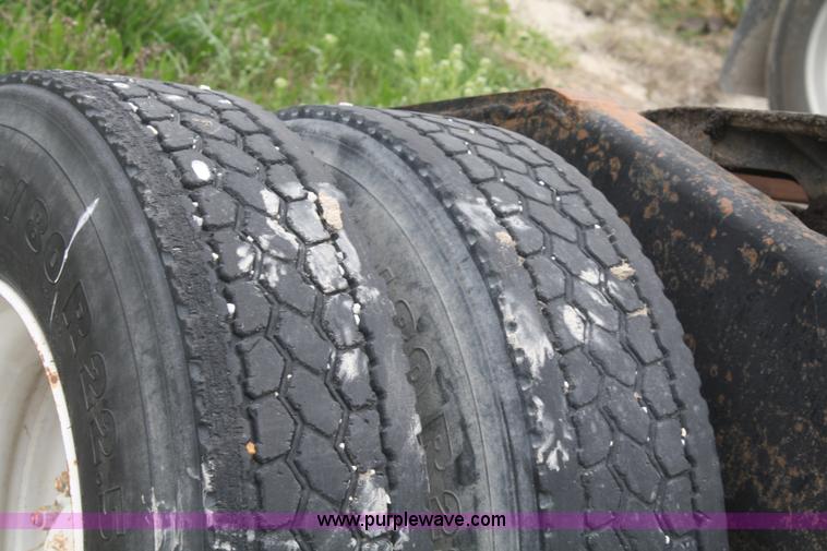 image for item A2183 1989 Ottawa 30 yard tractor truck