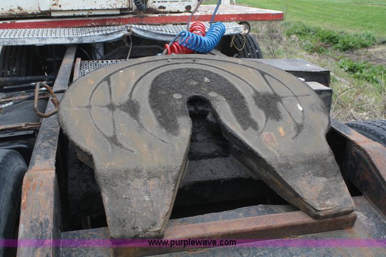 image for item A2183 1989 Ottawa 30 yard tractor truck