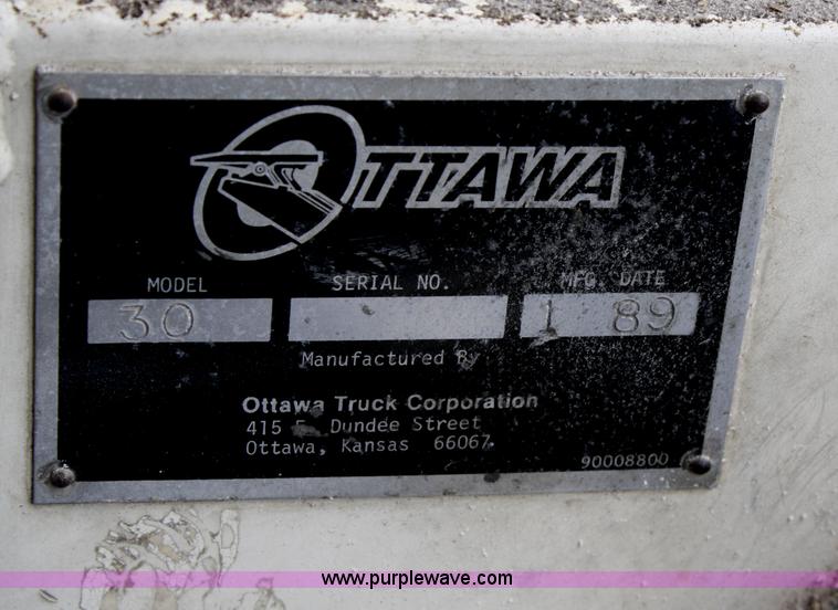 image for item A2183 1989 Ottawa 30 yard tractor truck