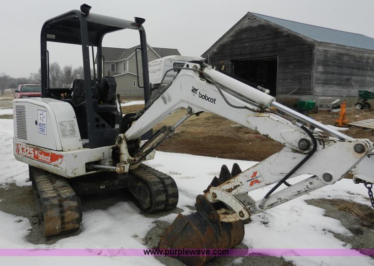 image for item A3929 Bobcat X325 compact excavator