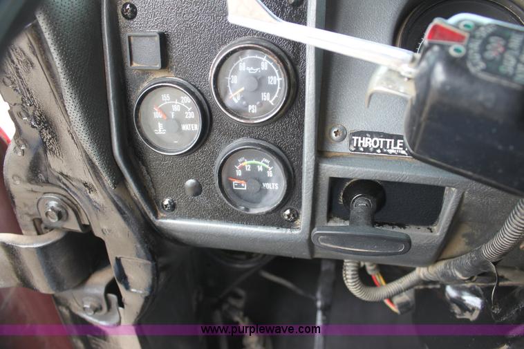 image for item AA9134 1987 Mack R686ST semi truck