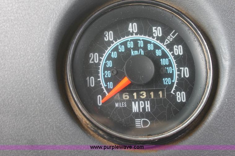 image for item AA9134 1987 Mack R686ST semi truck