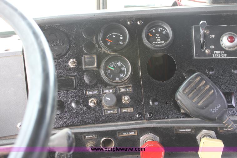 image for item AA9134 1987 Mack R686ST semi truck