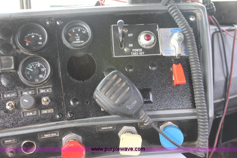 image for item AA9134 1987 Mack R686ST semi truck