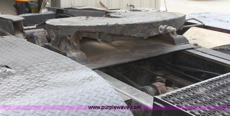 image for item AA9134 1987 Mack R686ST semi truck