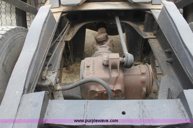 image for item AA9134 1987 Mack R686ST semi truck