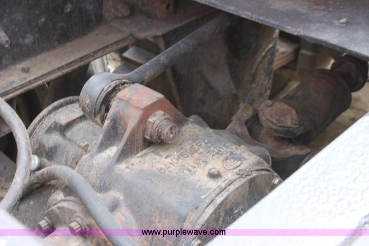 image for item AA9134 1987 Mack R686ST semi truck