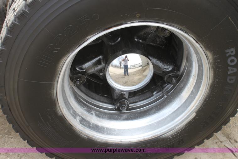 image for item AA9134 1987 Mack R686ST semi truck