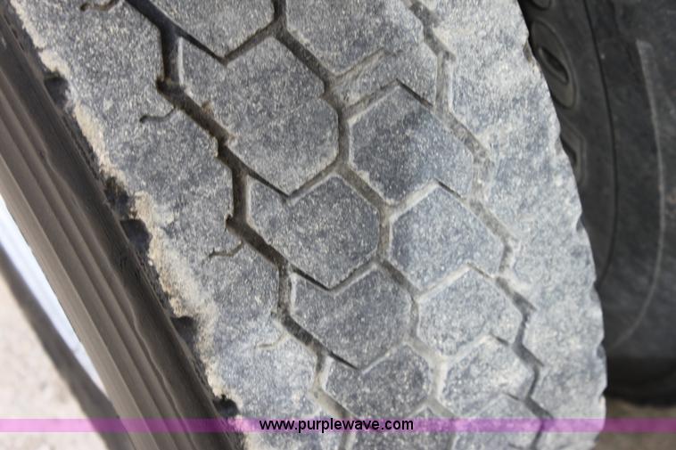 image for item AA9134 1987 Mack R686ST semi truck