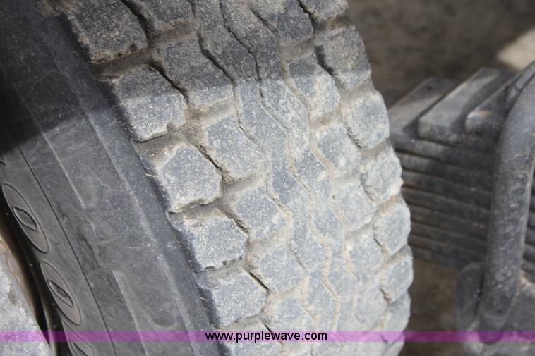 image for item AA9134 1987 Mack R686ST semi truck