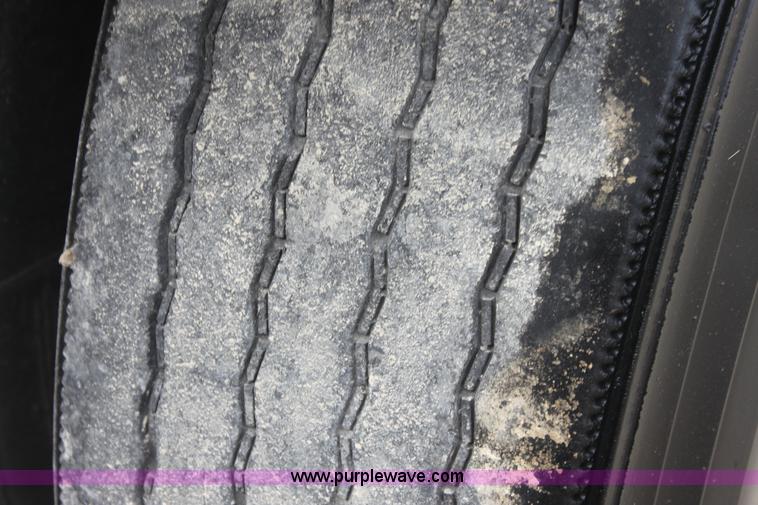 image for item AA9134 1987 Mack R686ST semi truck