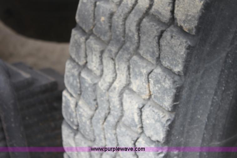 image for item AA9134 1987 Mack R686ST semi truck