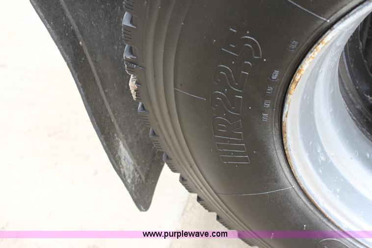 image for item AA9134 1987 Mack R686ST semi truck