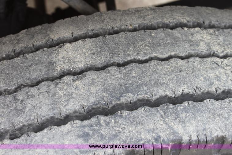 image for item AA9134 1987 Mack R686ST semi truck