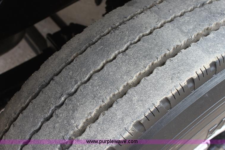 image for item AA9134 1987 Mack R686ST semi truck