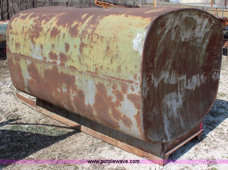 image for item AJ9634 800 gallon water tank