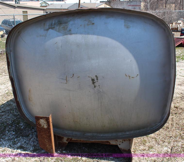 image for item AJ9634 800 gallon water tank