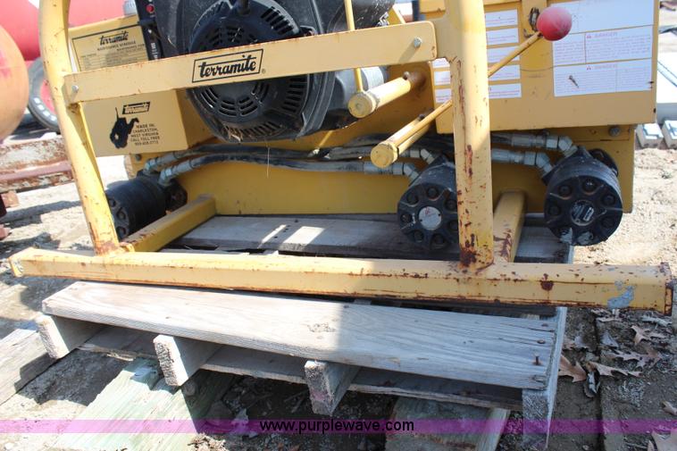 image for item AJ9639 Terramite roller screed