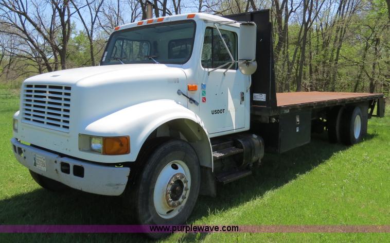 image for item B4750 1998 International 4700 flatbed truck