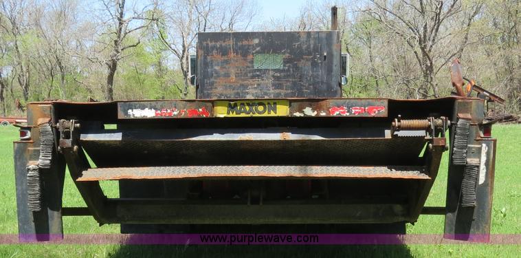 image for item B4750 1998 International 4700 flatbed truck
