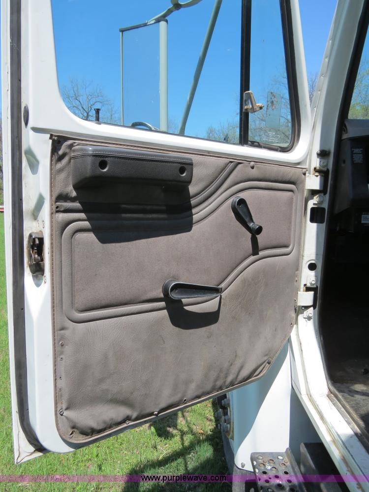 image for item B4750 1998 International 4700 flatbed truck