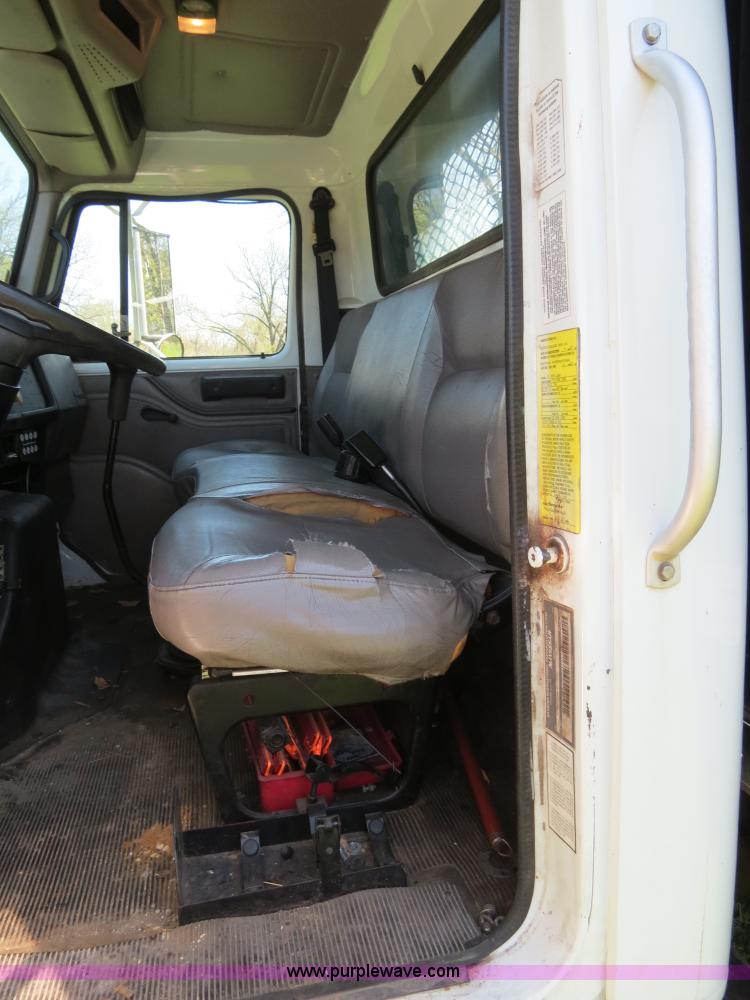 image for item B4750 1998 International 4700 flatbed truck