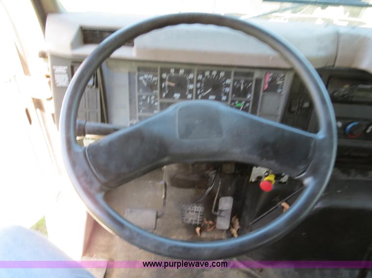 image for item B4750 1998 International 4700 flatbed truck