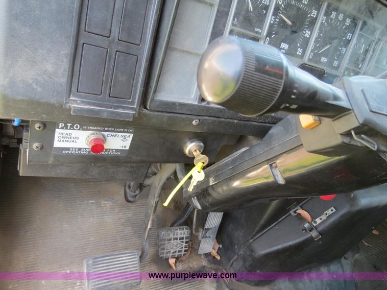 image for item B4750 1998 International 4700 flatbed truck