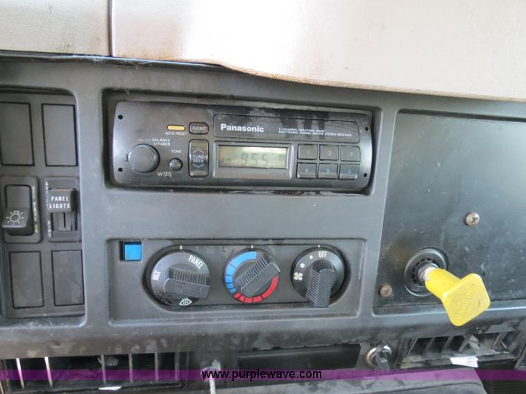 image for item B4750 1998 International 4700 flatbed truck