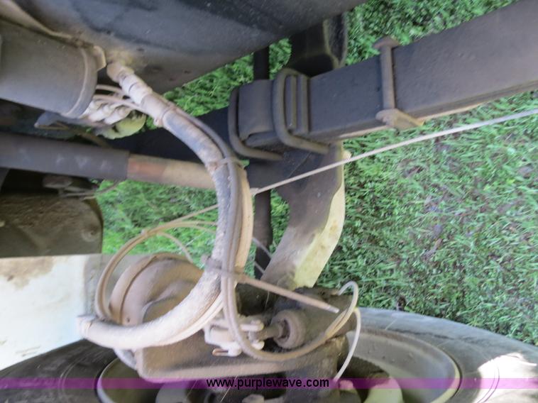 image for item B4750 1998 International 4700 flatbed truck