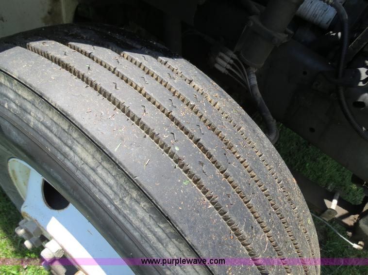 image for item B4750 1998 International 4700 flatbed truck